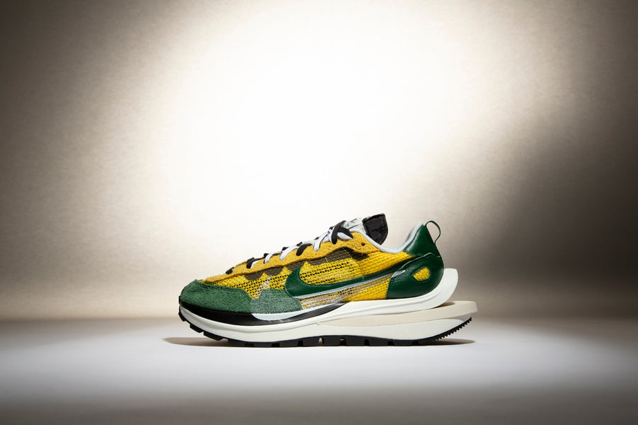 RAFFLE: Sacai x Nike Vaporwaffle "TOUR YELLOW/GORGE GREEN-SAIL"
