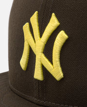 Easter New York Yankees Cooperstown Soft Yellow Undervisor Walnut 59Fifty Cap (Brown)